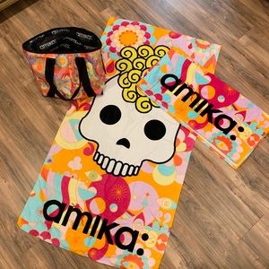 Amika beach tote with 2 beach towels!!!